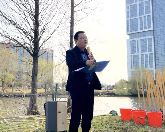 交通产业集团如皋港板块开展“春风又绿江岸,绿色发展同行”主题党日活动